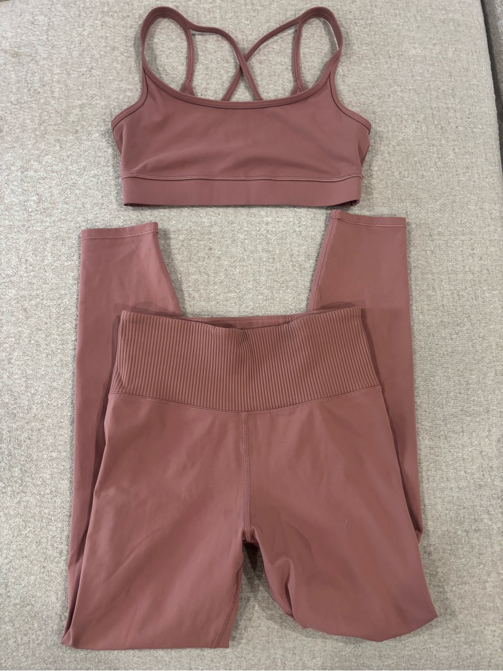 Vuori Two-Piece Ribbed High-Waist Leggings & Strappy Sports Bra - Mauve